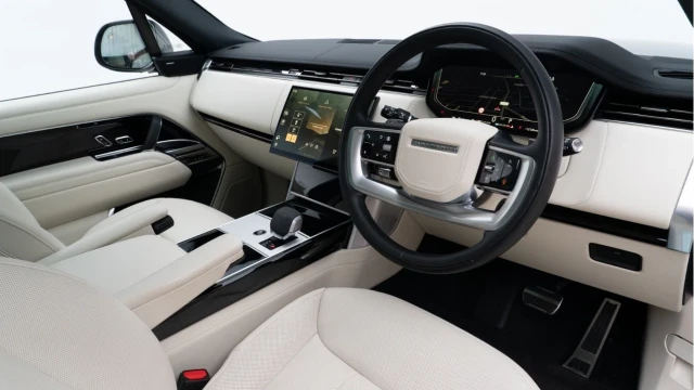Land Rover Range Rover (24 Reg) 3.0 D350 SE (Shadow Pack) Image 7