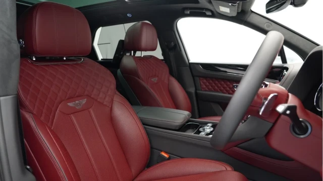 Bentley Bentayga (74 Reg) 4.0 V8 Azure Image 3