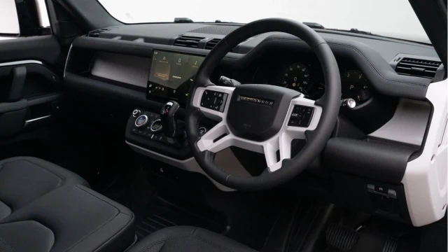 Land Rover Defender (25 Reg) 90 3.0 D250 S Hard Top Commercial (3 Seat) (+VAT) Image 2