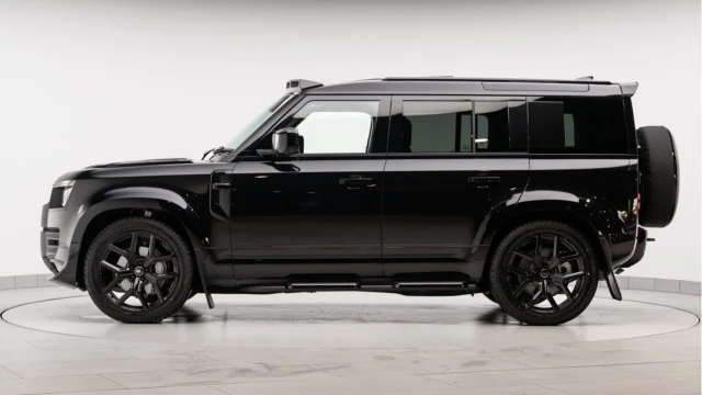 Land Rover Defender (74 Reg) 110 3.0 D350 X-Dynamic SE (7 Seat) Image 5