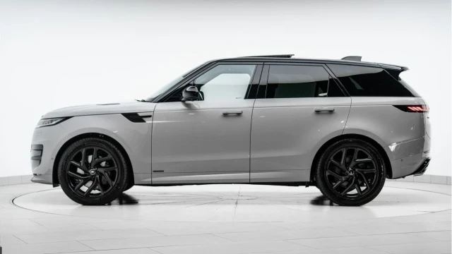 Land Rover Range Rover Sport (75 Reg) 4.4 P530 V8 Autobiography (Black Pack) Image 3