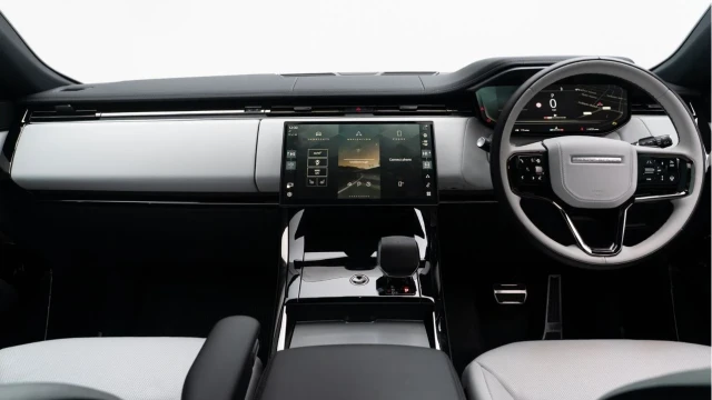 Land Rover Range Rover Sport (25 Reg) 3.0 D300 Dynamic SE (Black Pack) Image 2
