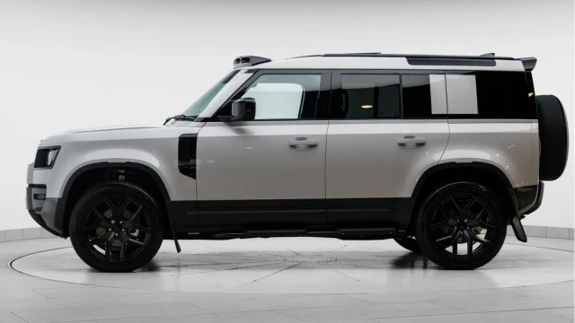 Land Rover Defender (75 Reg) 110 3.0 D250 S (Bespoke) Image 4