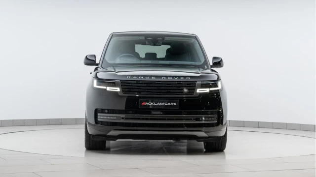 Land Rover Range Rover (74 Reg) 3.0 D300 HSE (Shadow Pack) Image 7