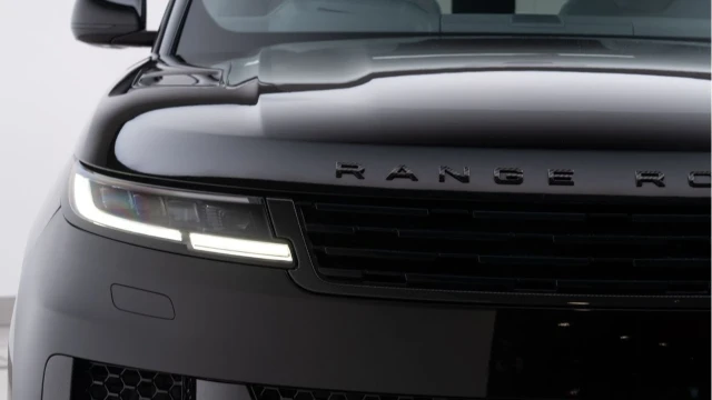 Land Rover Range Rover Sport (24 Reg) 4.4 V8 P635 SV Edition One Image 8
