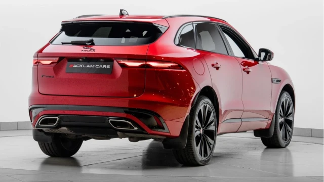 Jaguar F-pace (23 Reg) 3.0 D300 R-Dynamic SE (Black Pack) Image 8