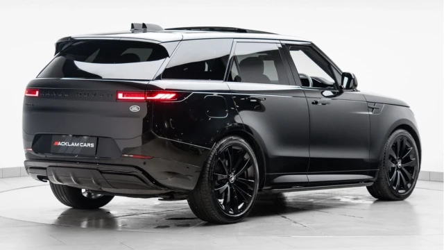 Land Rover Range Rover Sport (23 Reg) 3.0 D300 Dynamic SE (Black Pack) Image 6