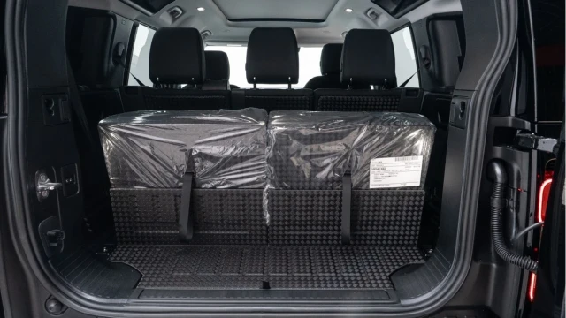 Land Rover Defender (25 Reg) 110 3.0 D350 S (7 Seat) Image 4