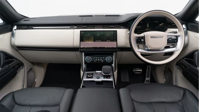 Land Rover Range Rover (72 Reg) 4.4 V8 P530 Autobiography Image 2