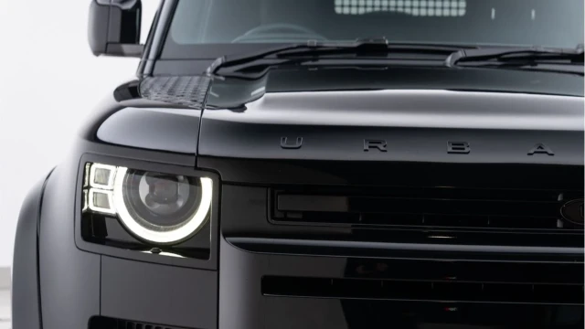 Land Rover Defender (74 Reg) 90 3.0 D250 X-Dynamic HSE Hard Top Commercial  (3 Seat) (Bespoke) (+VAT) Image 8