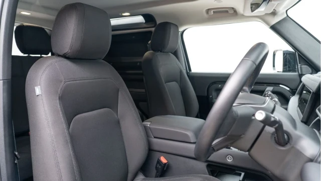 Land Rover Defender (24 Reg) 90 3.0 D250 Hard Top Commercial (5 Seat) (+VAT) Image 3