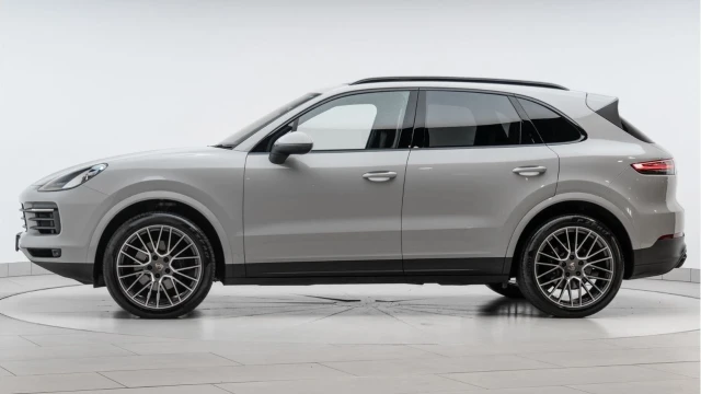 Porsche Cayenne (72 Reg) 3.0 V6 Platinum Edition Image 4