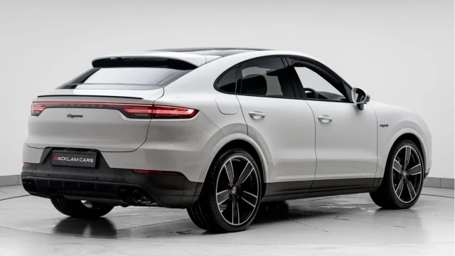 Porsche Cayenne (22 Reg) 3.0 V6 E-Hybrid Platinum Edition Coupe Image 5