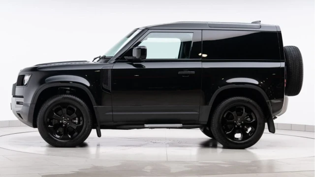 Land Rover Defender (24 Reg) 90 3.0 D250 Hard Top Commercial (5 Seat) (+VAT) Image 4