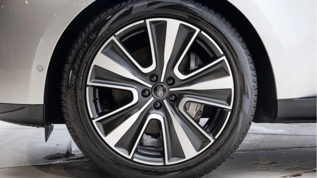 Land Rover Range Rover (23 Reg) 3.0 D300 HSE (Shadow Pack) Image 7