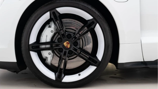 Porsche Taycan (73 Reg) Sport Turismo Image 5