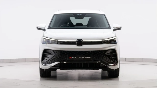 Volkswagen Tiguan (74 Reg) 2.0TDI R-Line DSG (New Model) Image 4