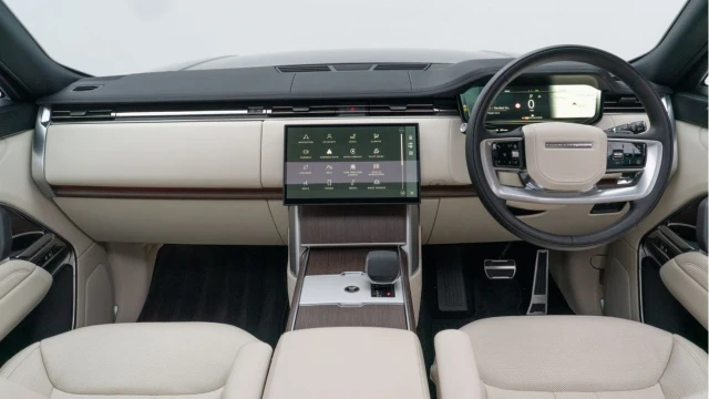 Land Rover Range Rover (74 Reg) 3.0 D300 SE (VAT Q) Image 2