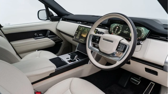 Land Rover Range Rover (74 Reg) 3.0 D350 HSE Image 7