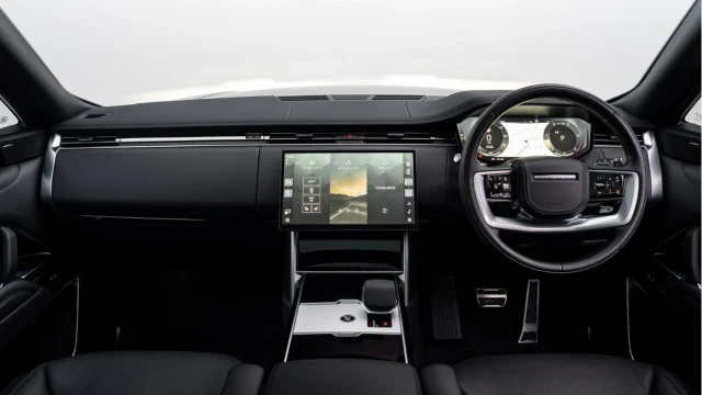 Land Rover Range Rover (74 Reg) 3.0 D300 SE (Shadow Pack) Image 2