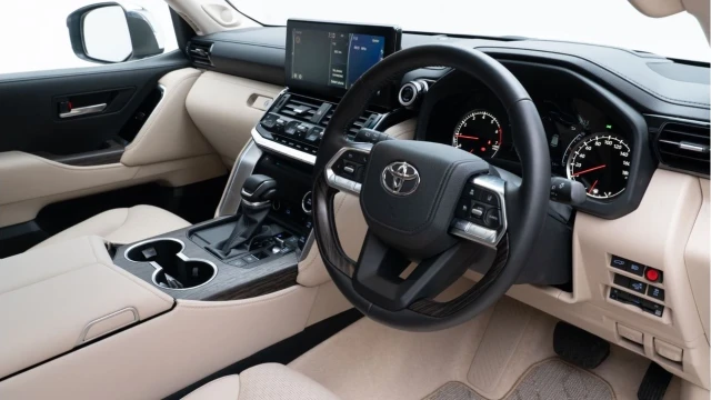 Toyota Land Cruiser (24 Reg) 300 3.5 V6 ZX (7 Seat) (RHD) Image 5