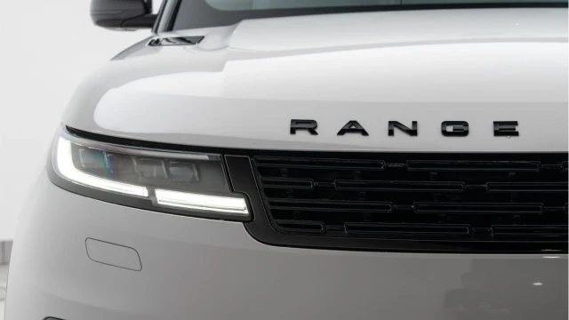 Land Rover Range Rover Sport (23 Reg) 3.0 D300 Dynamic SE (Black Pack) Image 8