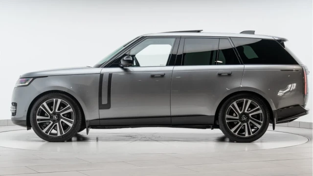 Land Rover Range Rover (25 Reg) 3.0 D350 HSE (Shadow Pack) (VAT Q) Image 4