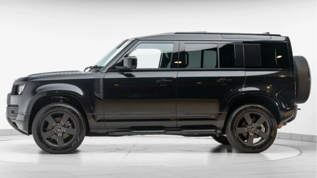 Land Rover Defender (74 Reg) 110 3.0 D250 X-Dynamic HSE (VAT Q) Image 4