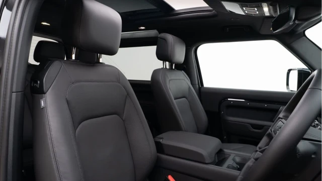 Land Rover Defender (74 Reg) 90 3.0 D350 X-Dynamic HSE (Black Pack) Image 3