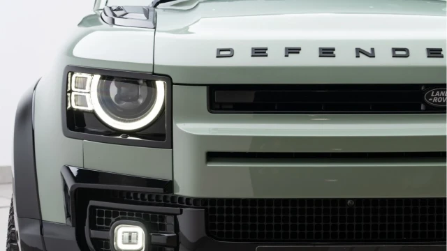 Land Rover Defender (23 Reg) 90 3.0 D300 75th Limited Edition Image 7