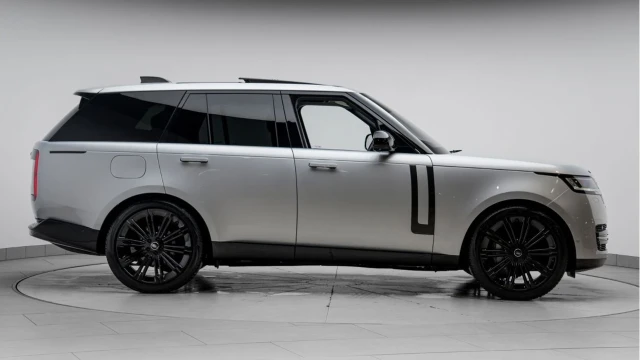 Land Rover Range Rover (73 Reg) 3.0 D300 HSE (VAT Q) Image 5