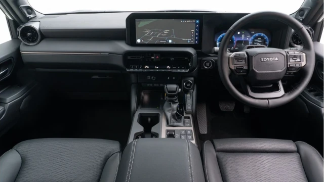 Toyota Land Cruiser (74 Reg) 2.8 Invincible (VAT Q) Image 2