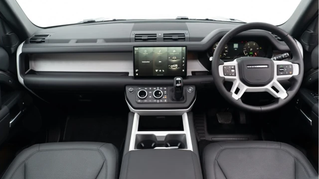 Land Rover Defender (25 Reg) 90 3.0 D350 X-Dynamic HSE (Bespoke) Image 2