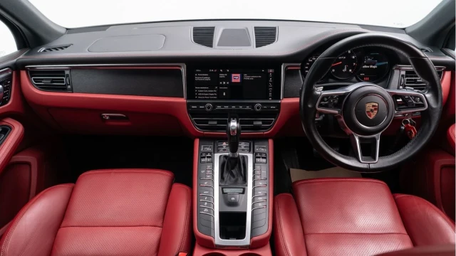 Porsche Macan (70 Reg) 2.9 GTS PDK Image 2