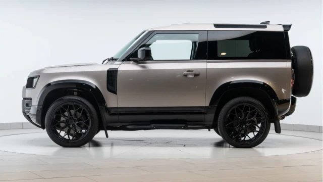 Land Rover Defender (23 Reg) 90 3.0 D250 HSE (Bespoke) Image 4