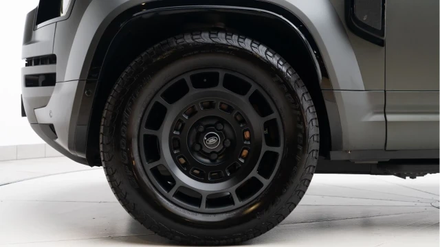 Land Rover Defender (25 Reg) 4.4 V8 P635 Edition One Image 8