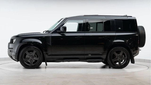 Land Rover Defender (72 Reg) 110 3.0 D250 X-Dynamic SE Image 4