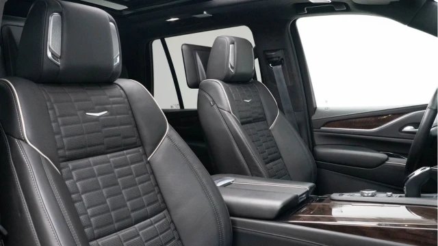 Cadillac Escalade 600 (24 Reg) 6.2 V8 Sport Platinum (8 Seat) Image 3