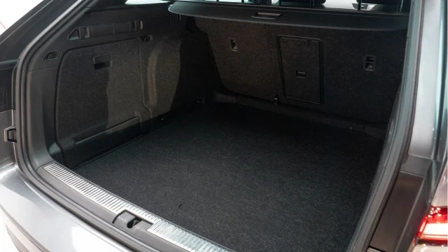 Škoda SUPERB (73 Reg) 2.0TDI Sportline Plus DSG Estate Image 8