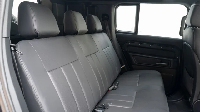 Land Rover Defender (74 Reg) 110 3.0 D350 X-Dynamic HSE Hard Top (5 Seat URBAN) (+VAT) Image 4