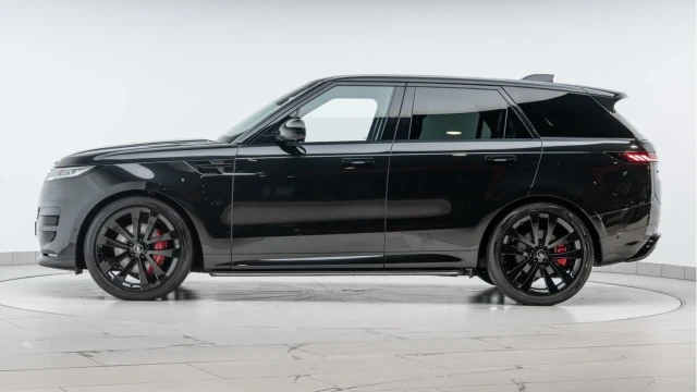 Land Rover Range Rover Sport (23 Reg) 3.0 D300 Dynamic SE (Black Pack) Image 4