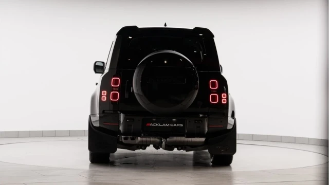 Land Rover Defender (74 Reg) 110 3.0 D250 X-Dynamic SE (7 Seat) (2025 Model) Image 6