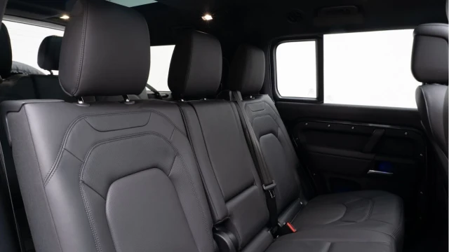 Land Rover Defender (74 Reg) 130 3.0 D350 X-Dynamic HSE (8 Seat) Image 4
