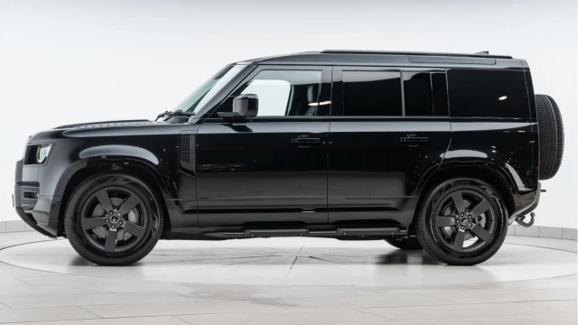 Land Rover Defender (25 Reg) 110 3.0 D350 X-Dynamic HSE Hard Top Commercial (3 Seat) (+VAT) Image 5