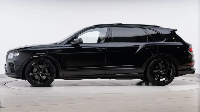 Bentley Bentayga (72 Reg) 4.0 V8 Azure Extended Wheelbase Image 5