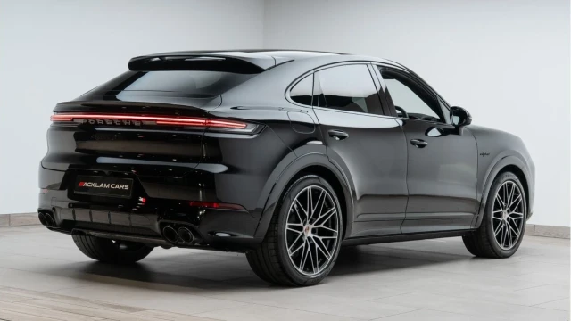 Porsche Cayenne (24 Reg) S 3.0 V6 E-Hybrid Coupe Image 7