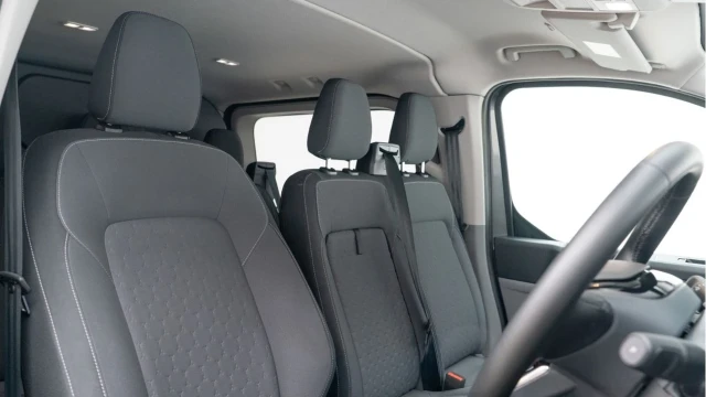 Ford Transit Custom (25 Reg) 320 2.0 Ecoblue Limited (6 Seat) (+VAT) Image 3