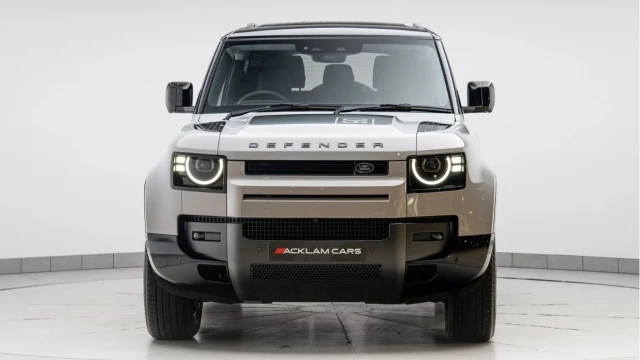 Land Rover Defender (75 Reg) 90 3.0 D250 X-Dynamic SE Image 4