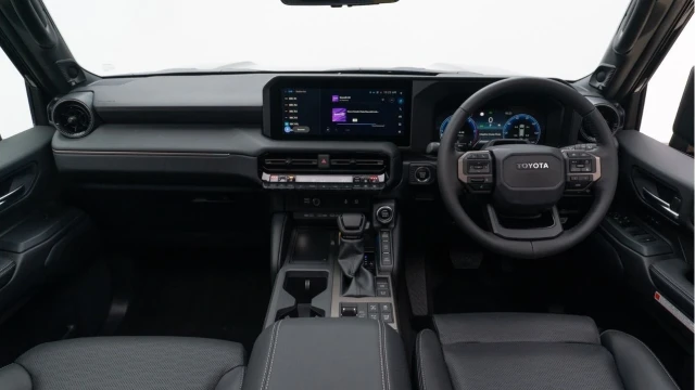 Toyota Land Cruiser (74 Reg) 2.8D Invincible (7 Seat) Image 2