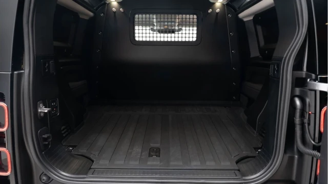 Land Rover Defender (23 Reg) 90 3.0 D250 Hard Top Commercial (No VAT) Image 4